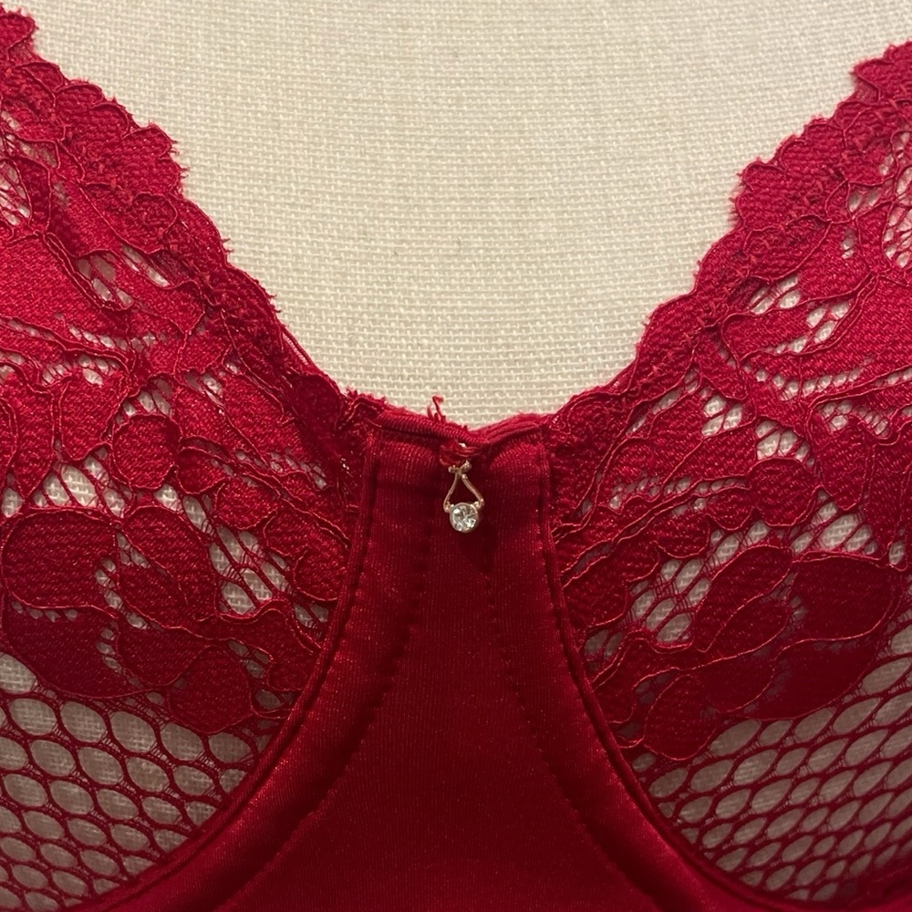 Le Mystere Allure Lace Unlined Red Bra - Picture 4 of 7
